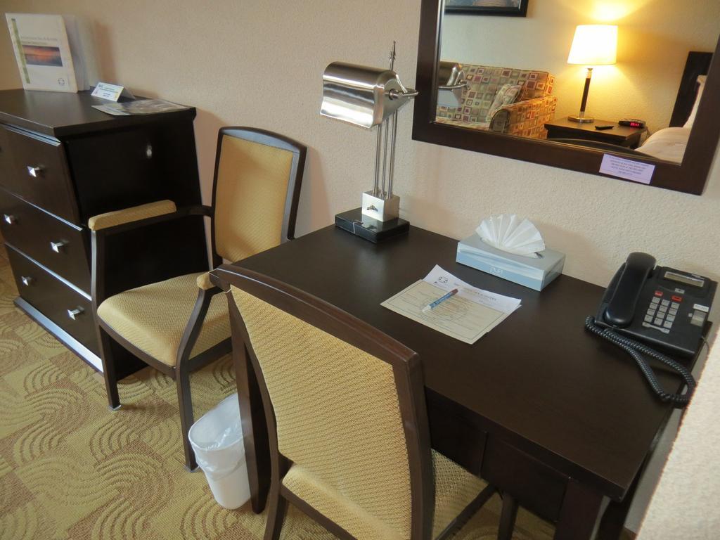Wabamun Shoreside Inn & Suites חדר תמונה