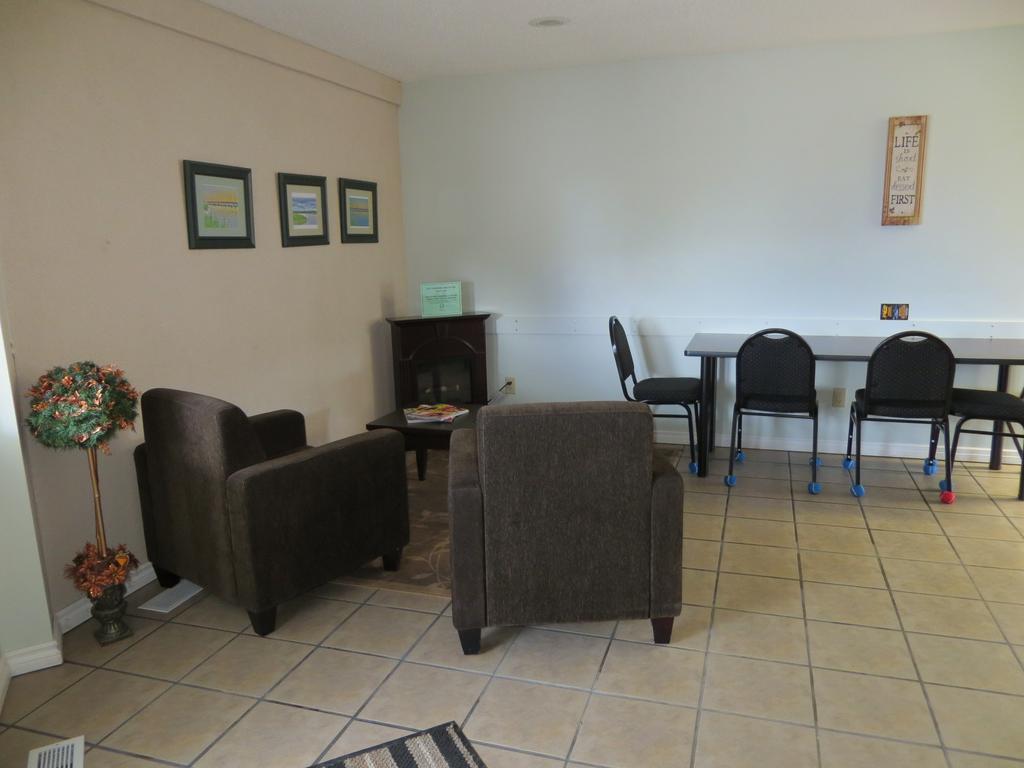Wabamun Shoreside Inn & Suites מראה חיצוני תמונה